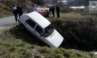 BP: Sudar u Zatonu, golf sletio u jarak