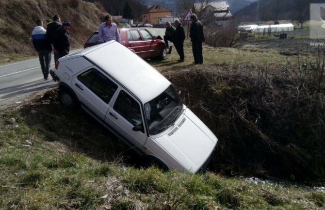 BP: Sudar u Zatonu, golf sletio u jarak