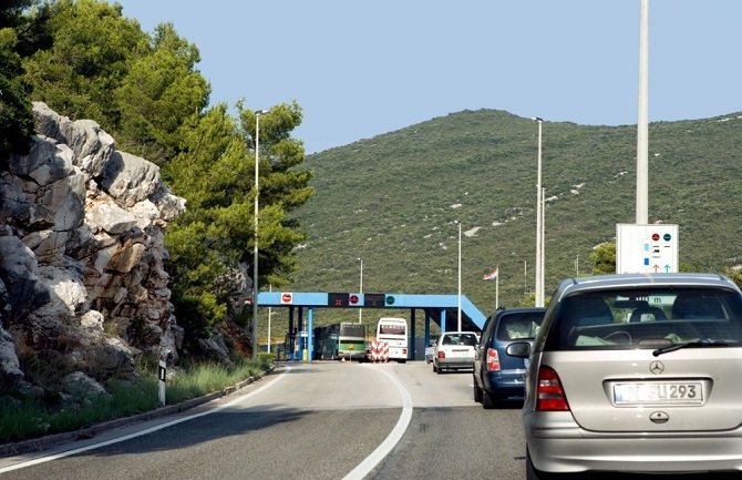Nema nikakvih promjena u režimu ulaska državljana Srbije u Crnu Goru