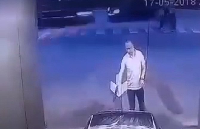 Pogledajte stravičan udes koji su zabilježile kamere (VIDEO)