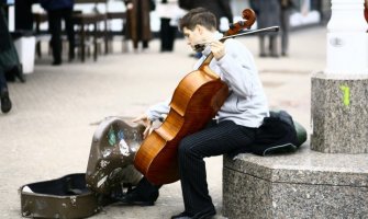 Nemate sitninu za ulične svirače? To u Londonu više neće predstavljati problem