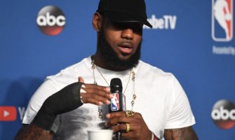 Lebron Džejms tri susreta igrao sa slomljenom rukom