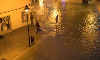 Potop u Rovinju, poplavljene ulice u Beogradu (VIDEO)