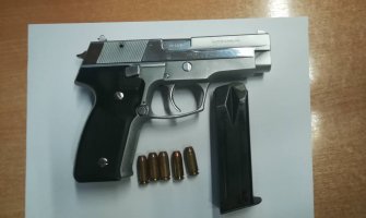 Bar: Policija oduzela oružje i municiju, uhapšeno bezbjednosno interesantno lice