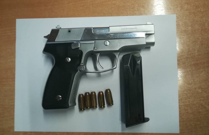 Bar: Policija oduzela oružje i municiju, uhapšeno bezbjednosno interesantno lice