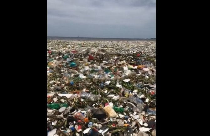 Snimak koji je šokirao svijet: Ogroman talas od 30 tona plastike!(VIDEO)