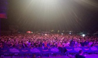 Počeo peti Thunder Fest u Beranama: Nikad više publike na aerodromu	(FOTO)