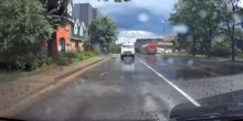 Kanada: Namjerno prelazio preko bara  i prskao pješake pa dobio otkaz (VIDEO)