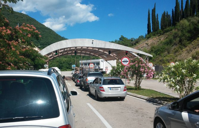 Gužve na Debelom brijedu uoči praznika