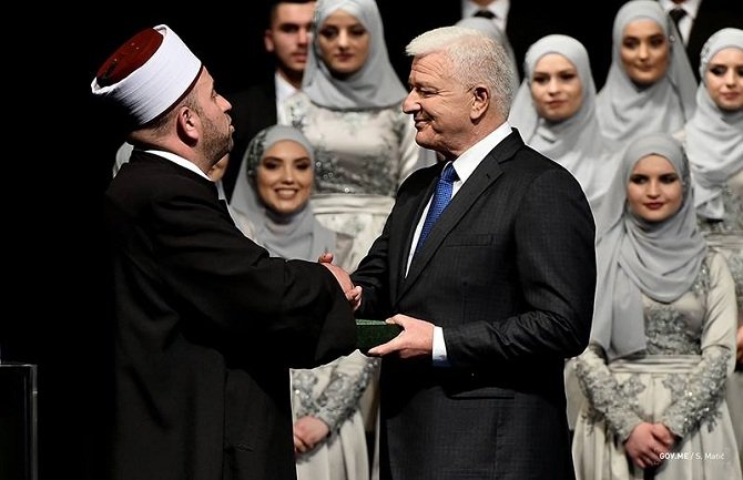 Marković: Neka bajramski dani nadahnu vjernike da u duhu jedinstva i dobročinstva doprinosimo našoj CG