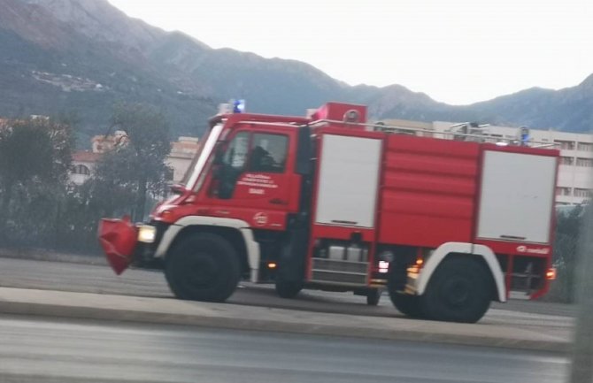 Bar: Veliki požar buknuo jutros kod buvljaka, lokalizovan oko 8 sati