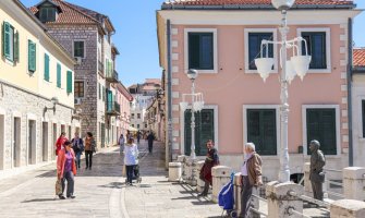 Herceg Novi: Pritvor za tri lica zbog rada ugostiteljskih objekata