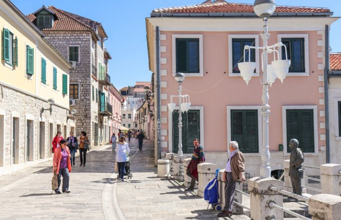 Herceg Novi: Pritvor za tri lica zbog rada ugostiteljskih objekata