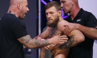 Mekgregor udario Habiba na mjerenju, nastao haos!