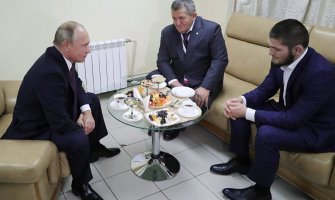 Putin MMA borcu: Svi možemo da preskočimo ogradu ako nas napadnu!