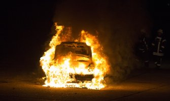 U budvanskom naselju zapaljen automobil