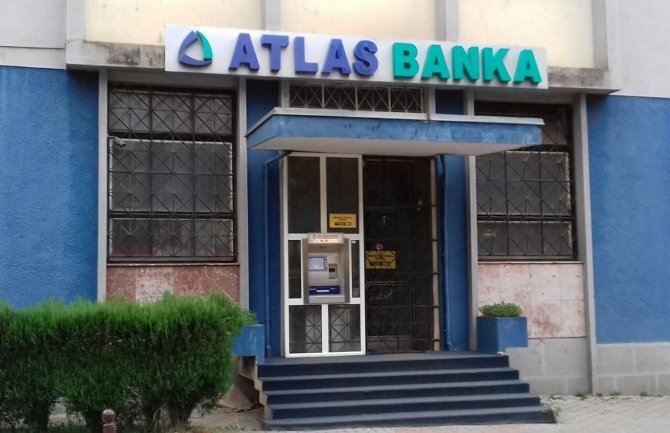 Klijenti duguju 63 miliona Atlas banci, a ona njima 190