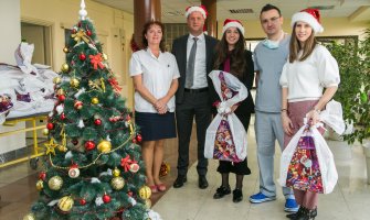 Tradicionalna posjeta Jugopetrola Institutu za dječije bolesti: Poklonili mališanima igračke