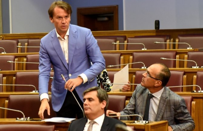 Konjević Spajiću: Kažnjavate li Cetinjane zbog suprotstavljanja apostolskoj Vladi i 5. septembra?