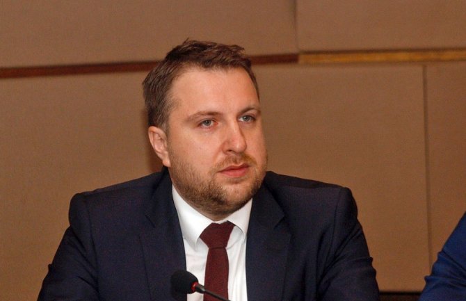 Gradonačelnik Sarajeva umjesto prvo, darivao drugo novorođenče u 2019. godini