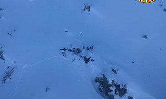 Italija: U sudaru aviona i helikoptera poginulo 5 osoba(VIDEO)