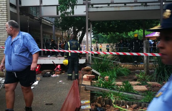Johanesburg: Srušila se pasarela u školi, nastradala djeca(FOTO)