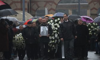 Kralj narodne muzike na vječni počinak ispraćen uz pjesmu (VIDEO)