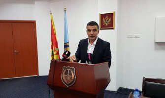 Kusovac: Ko o čemu, manipulant o manipulacijama