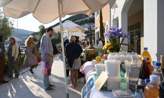 Bazar hrane u Luštici Bay