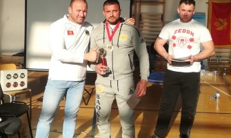 Ni teške povrede nisu slomile sportski duh: Baošić podigao 225.5kg i  kvalifikovao se na EP