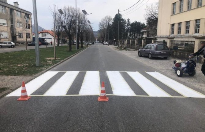Cetinje: Počelo obilježavanje horizontalne saobraćajne signalizacije
