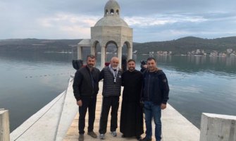 Kurgaš i Hodžić pružili podršku vjernicima: Ne rušite krstionicu