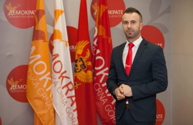 Ministarski sat jednom mjesečno pred poslanicima Skupštine