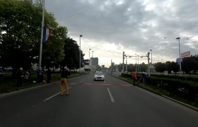 Srušio Ginisov rekord: Hrvat gurao automobil 100 km (VIDEO)