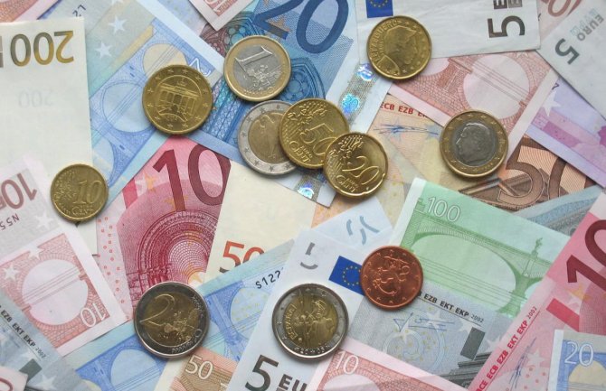 Poreska uprava u prošloj godini vratila 2,5 miliona eura doprinosa