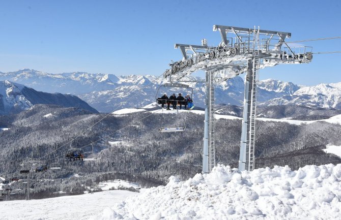 Gosti će imati priliku da uživaju u panoramskoj vožnji žičarom u Kolšainu i ljeti