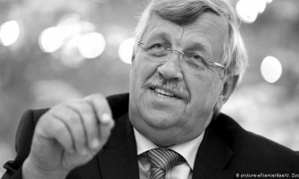 Guverner njemačke pokrajine pronađen mrtav u dvorištu ispred kuće