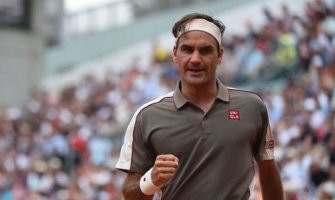 Federer rutinski do novog četvrtfinala Vimbldona