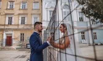 Srušena ograda u školskom dvorištu u Travniku, simbol podjele