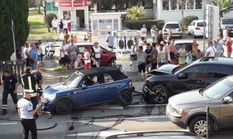 Udes u Budvi: Lančani sudar Poršea, Volva i Mini Morisa, jedno lice povrijeđeno