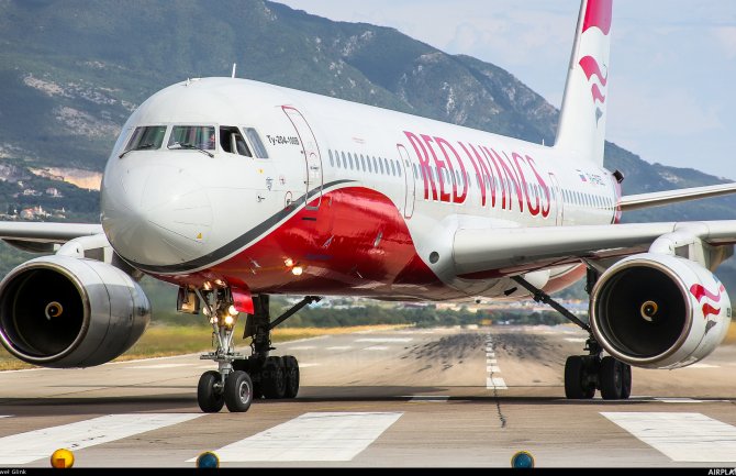 Let Moskva-Tivat otkazan zbog dima na točkovima aviona