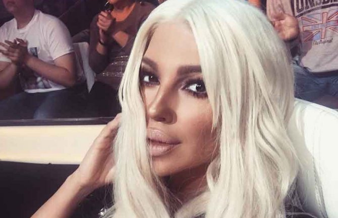 Jelena Karleuša sa djecom evakuisana iz hotela(VIDEO)