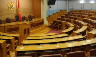Kako se kažnjavaju poslanici u Evropi kad ne dođu na posao: Od umanjenja zarade do gubitka mandata