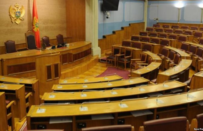 Kako se kažnjavaju poslanici u Evropi kad ne dođu na posao: Od umanjenja zarade do gubitka mandata