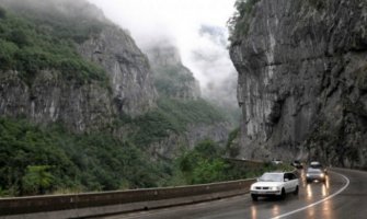 Saobraćaj na putu Mojkovac - Đurđevića Tara i dalje obustavljen