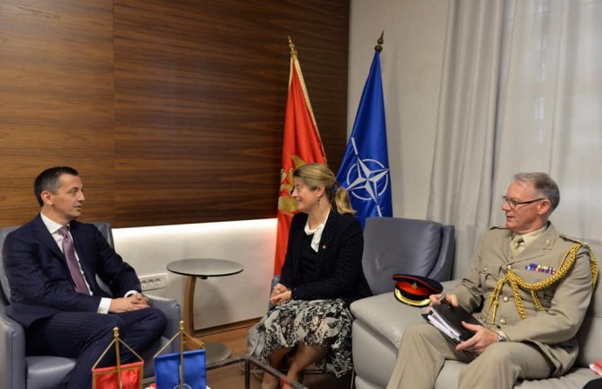 Bošković: Kvalitetna odbrambena saradnja CG i UK
