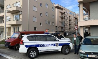 Drama: Policajac se posle svađe sa suprugom zaključao i prijeti da će se ubiti