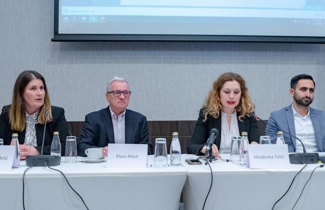 RE zajednici omogućiti aktivno učešće u odlučivanju o njihovoj budućnosti