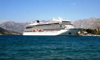 Sve više turista stiže u Crnu Goru brodovima i avionima