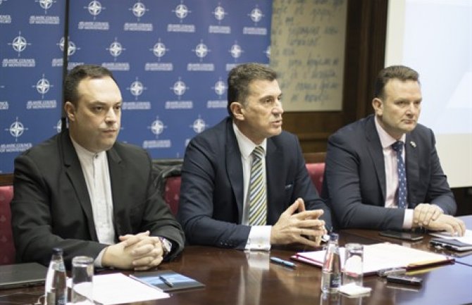 Mladi moraju biti zaštićeni od zloupotreba na internetu